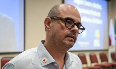 Simões assume governo de Minas Gerais com foco na reeleição e alfineta gestão anterior