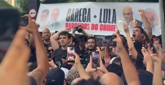 MBL Reúne Multidão em São Paulo em Marcha Contra a Corrupção