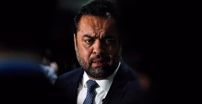 Castro renuncia ao governo do Rio em véspera de julgamento e abre semana decisiva para sucessão e política estadual