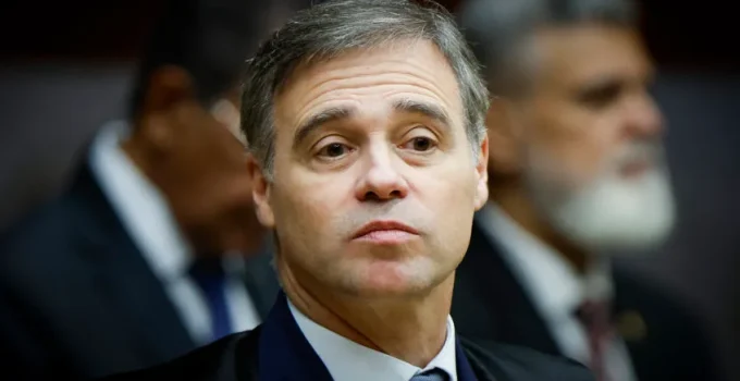 Mendonça dá 48 horas para Alcolumbre prorrogar CPI do INSS e acusa Congresso de omissão