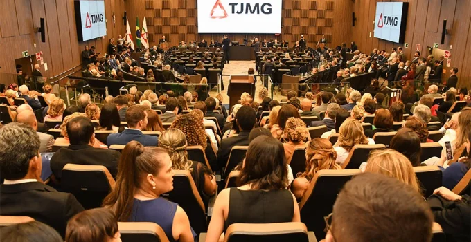 Fim da Aposentadoria Compulsória para Juízes em MG: Pena Máxima Agora é Perda do Cargo