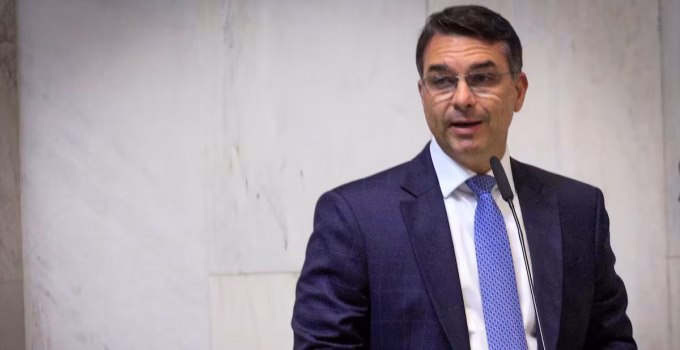 Flávio Bolsonaro mira reduto de Lula no Nordeste em busca de votos para 2026