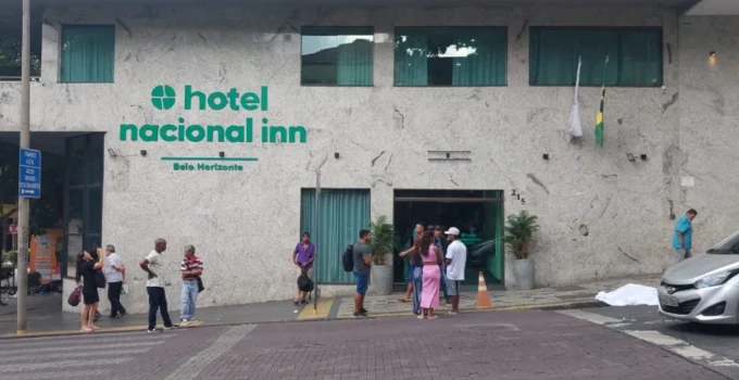 Mãe de mulher que jogou a filha do 10º andar em BH e depois pulou revela depressão