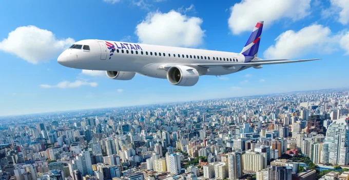 Procon Notifica Latam por Restrição de Banheiro 'Premium'; Companhia Afirma Seguir Padrão Mundial