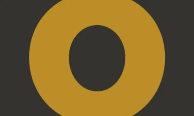 Ônibus com 24 passageiros pega fogo após colidir com moto em rodovia de Minas Gerais