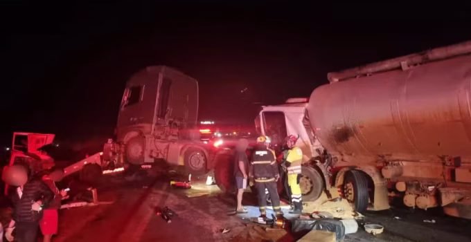 Grávida de seis meses morre e bebê não sobrevive após grave engavetamento na BR-365, em Patrocínio