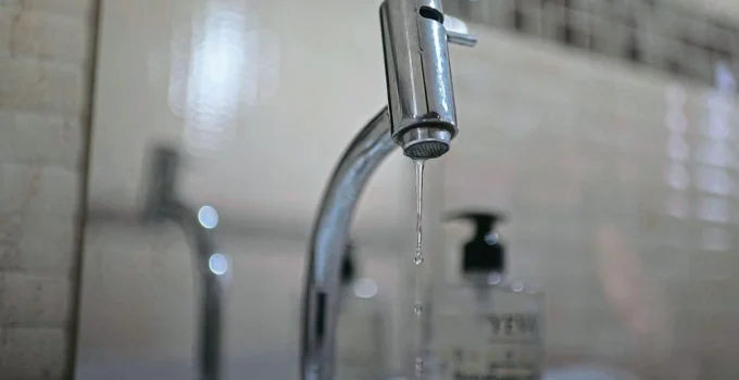 Falta de Água Atinge Mais de Mil Bairros na Grande BH Neste Domingo; 43% da Capital Mineira é Afetada por Obras da Copasa