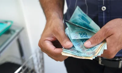 Mercado Ajusta Projeções: Inflação para 2025 Cai Levemente, Dólar Permanece Estável em R$ 5,40