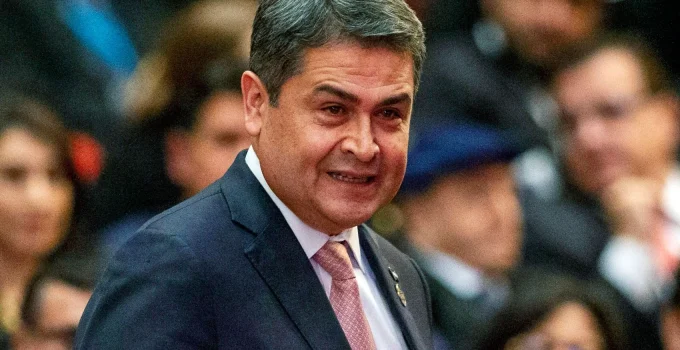 Ex-presidente de Honduras, Juan Orlando Hernández, é libertado nos EUA após perdão de Trump em meio a eleição acirrada