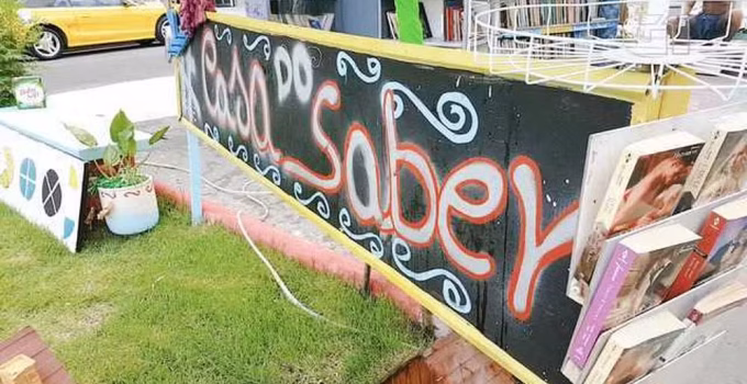 Incêndio criminoso atinge a 'Casa do Saber', biblioteca comunitária de BH, que já foi reconstruída após destruição em 2017