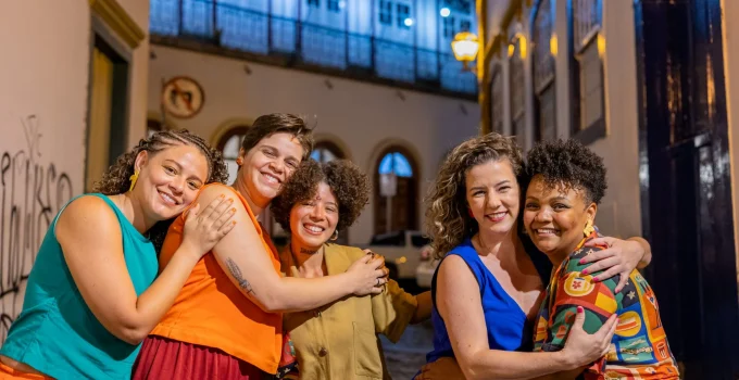 Festival ChoradaRia une choro e palhaçaria em praças e centros culturais de BH gratuitamente