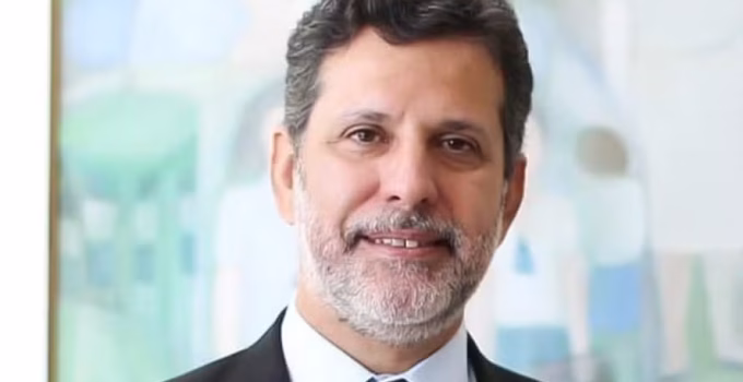 Lula confirma Camilo Santana como novo ministro da Educação e anuncia sucessor