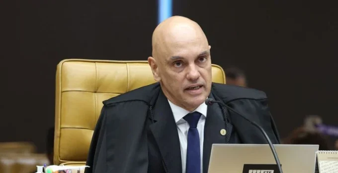 Moraes nega uso de jatinhos ligados a Daniel Vorcaro e classifica reportagem como "fantasiosa"