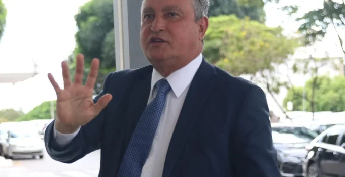 Rui Costa acusa banqueiro Daniel Vorcaro de patrocinar mídia para "blindagem"