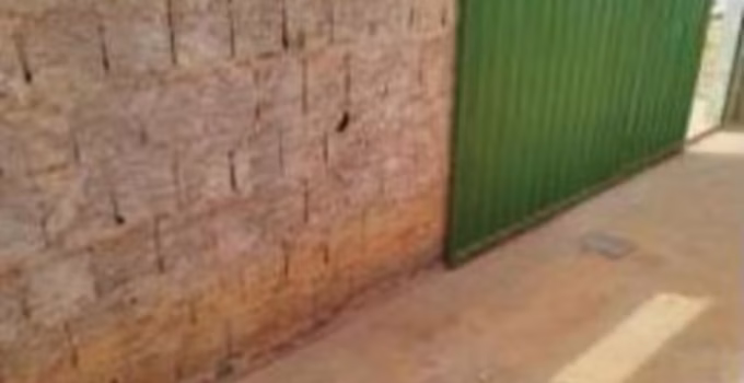 Homem é preso após quebrar muro da casa dos pais em São João das Missões, MG, após agressões e ameaças