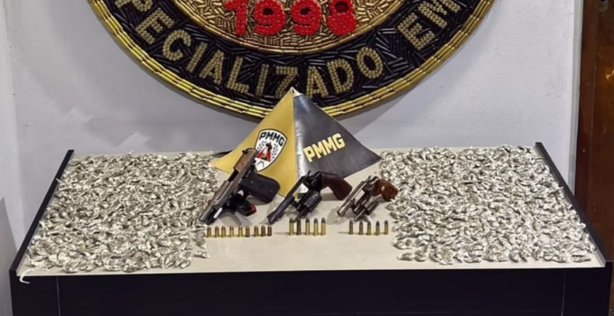 Traficantes Montam Escolta Armada para Proteger Ponto de Venda de Drogas em Contagem; PM Prende Olheiro e Apreende Armas e Maconha