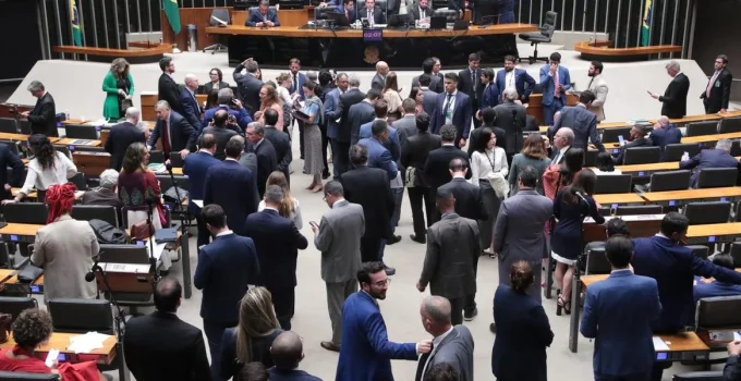 Janela Partidária Fecha e Redesenha Forças na Câmara; PL Amplia Liderança e PT Mantém Segunda Maior Bancada