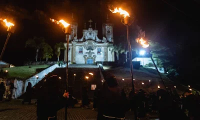 Ouro Preto Revive Tradição Milenar: Procissão do Fogaréu Ilumina a Noite Santa com Emoção e Fé