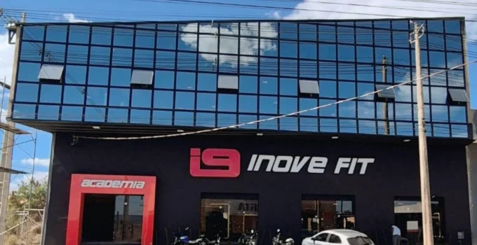 Carta anônima com ameaças de morte fecha academia em Montes Claros após incêndio criminoso