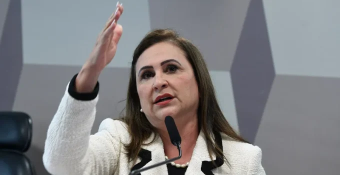 Kátia Abreu, ex-opositora ferrenha de Lula, filia-se ao PT e promete lutar pela reeleição