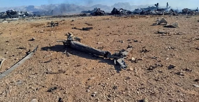 Irã divulga imagens de destroços de aeronave militar; EUA não confirmam abatimento no país