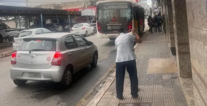 Transporte Coletivo em Ipatinga Paralisa por Duas Horas e Ameaça Greve por Atrasos Salariais e Benefícios