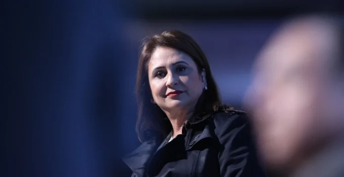Kátia Abreu se filia ao PT em gesto de "maturidade política" e mira reeleição de Lula