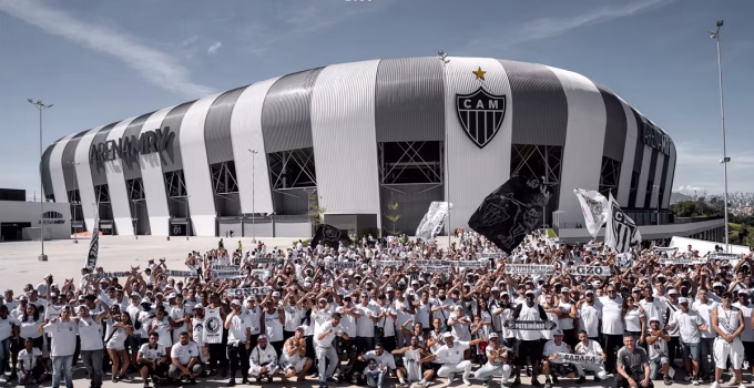 Galoucura nega motivação política em briga que deixou torcedor com pulmão perfurado perto da Arena MRV