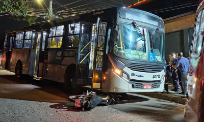Motociclista morre tragicamente após ser arrastado por ônibus em cruzamento de BH