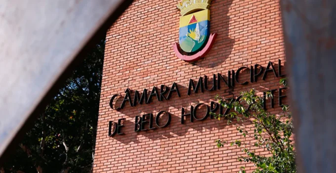 Prefeito, aliados políticos e empresários: Conheça os 50 homenageados da Câmara de BH em 2025 com o Grande Colar do Mérito Legislativo