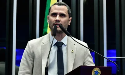 Cotado para suceder Flávio Bolsonaro em MG, Cleitinho Azevedo se afasta de bolsonaristas com críticas a Trump e pensões militares