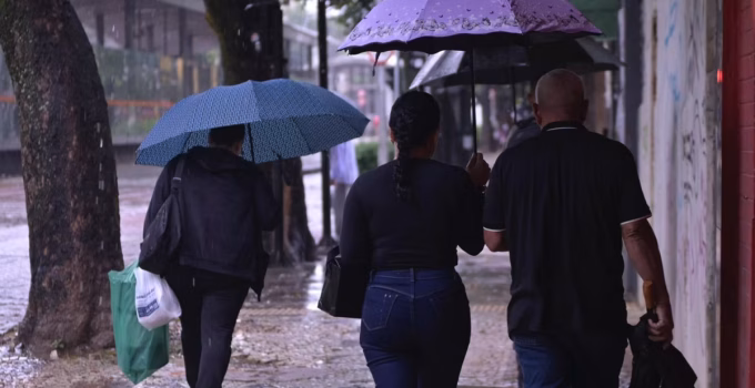Chuva e Calor Persistem em BH: Previsão Indica Céu Nublado e Temperaturas Próximas de 30°C Nesta Sexta