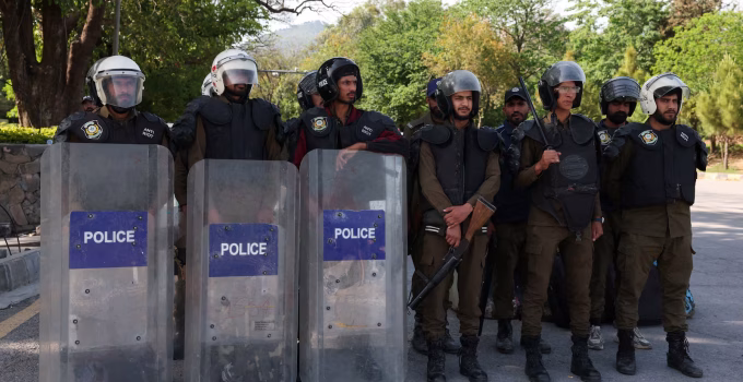 EUA e Irã se preparam para negociações de paz no Paquistão em meio a tensões regionais