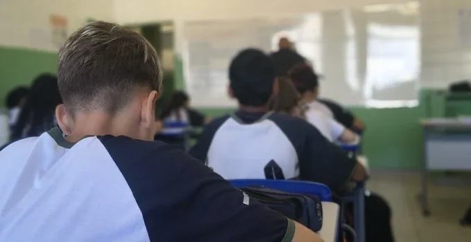 Minas Gerais Lança Programa "Evolução Jovem": Carteira Assinada e Salário para Estudantes da Rede Pública